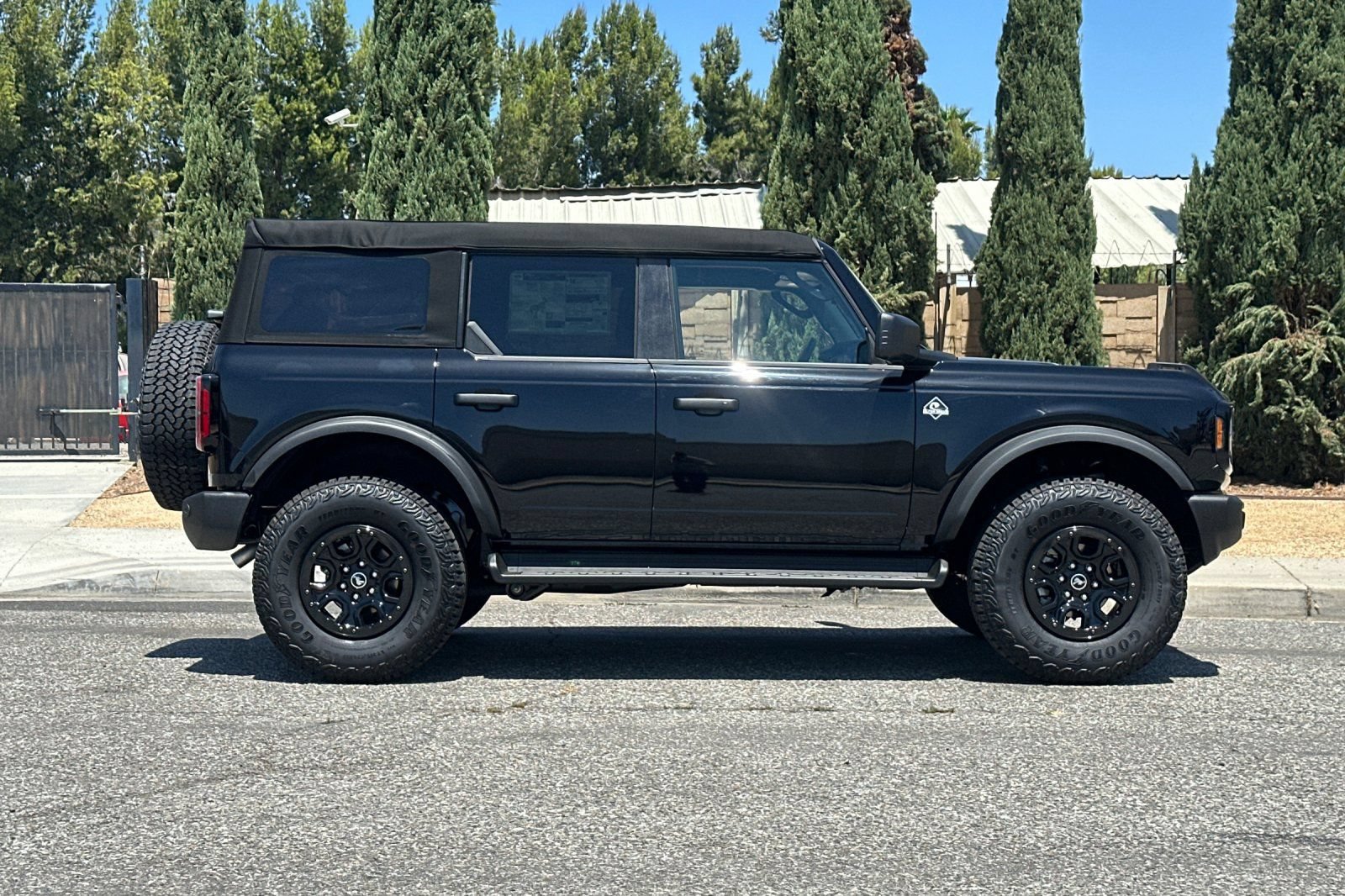 New 2026 Ford Bronco Outer Banks w/ Sasquatch Package AWD/4WD image 3