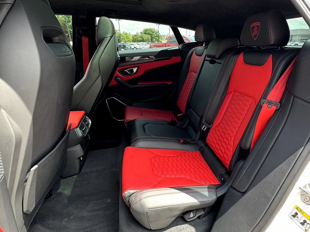 Used 2022 Lamborghini Urus AWD/4WD image 35
