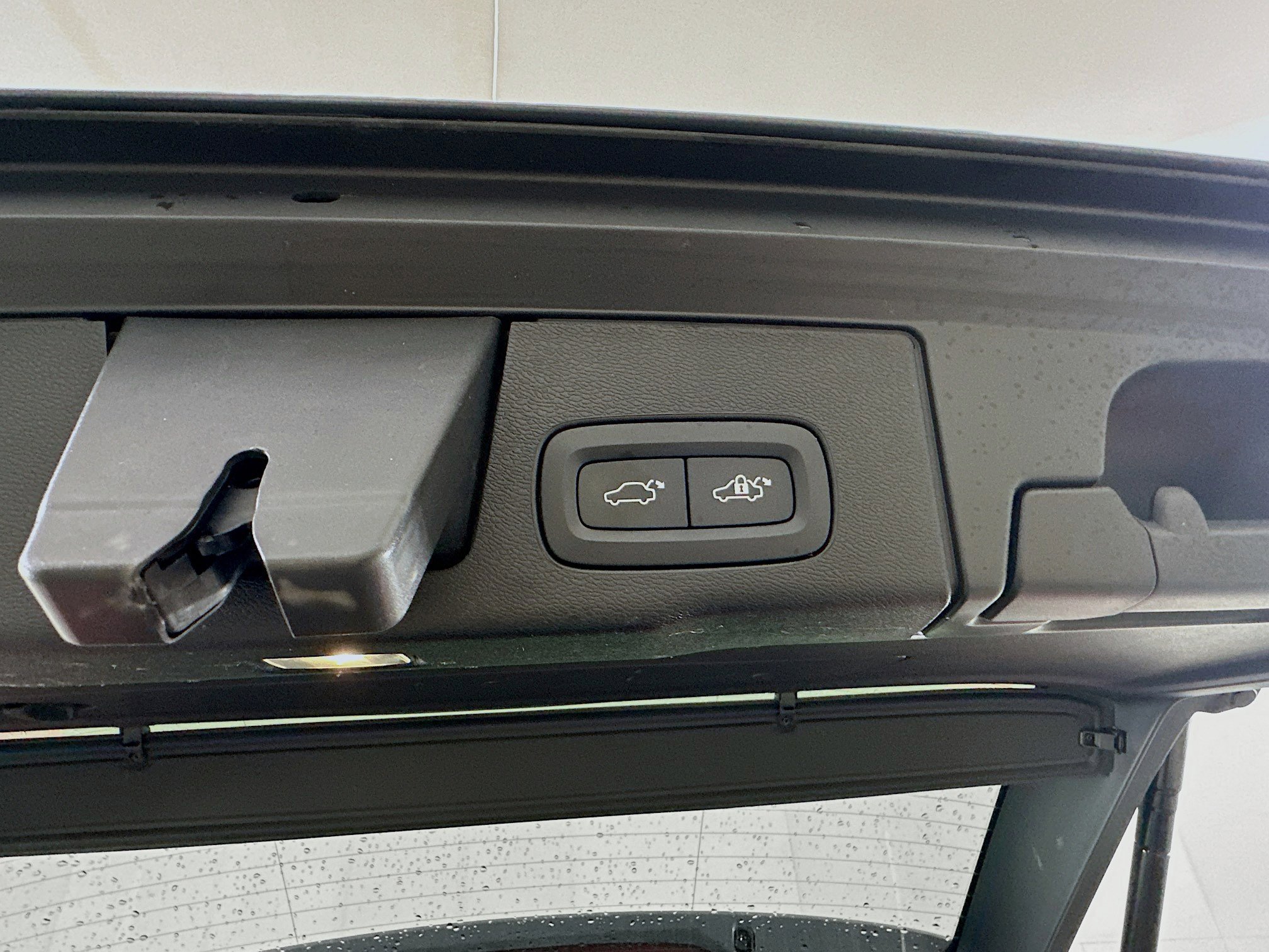 Used 2023 Volvo XC60 B5 Ultimate w/ Protection Package Premier image 30