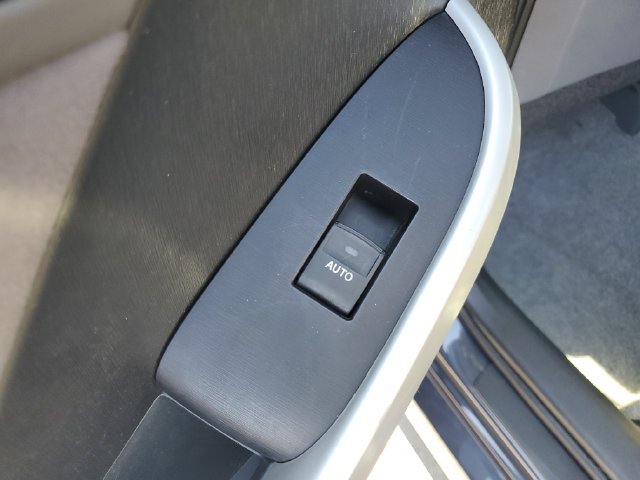 Used 2014 Toyota Prius Three w/ Solar Roof Package FWD image 17