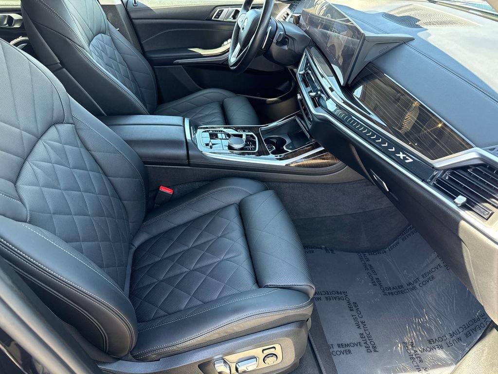 Used 2025 BMW X7 xDrive40i w/ Premium Package AWD/4WD image 12