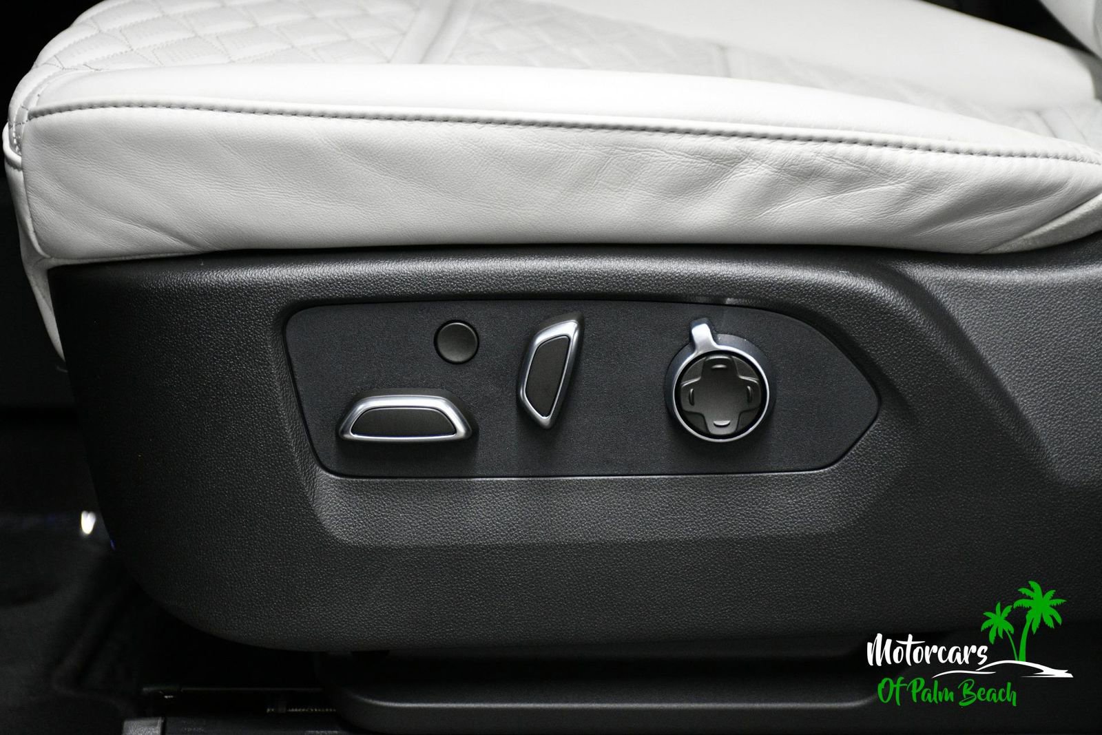 Used 2026 Cadillac Escalade V w/ LPO, ONYX Package image 21