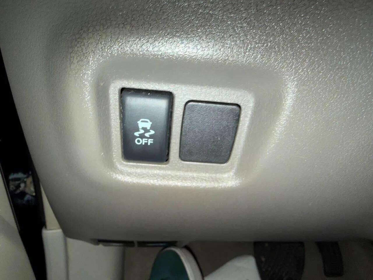 Used 2012 Nissan Versa SV image 14