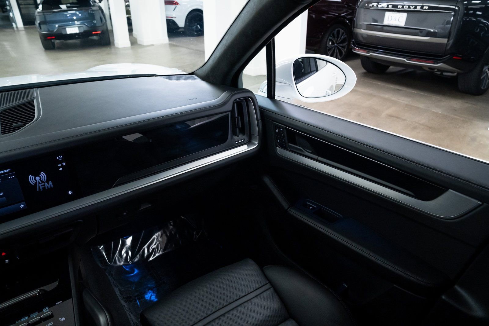 Used 2024 Porsche Cayenne Turbo AWD/4WD image 12