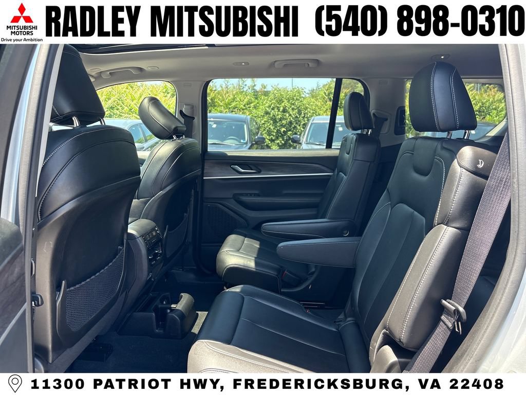 Used 2023 Jeep Grand Cherokee L Limited w/ Black Appearance Package AWD/4WD image 16