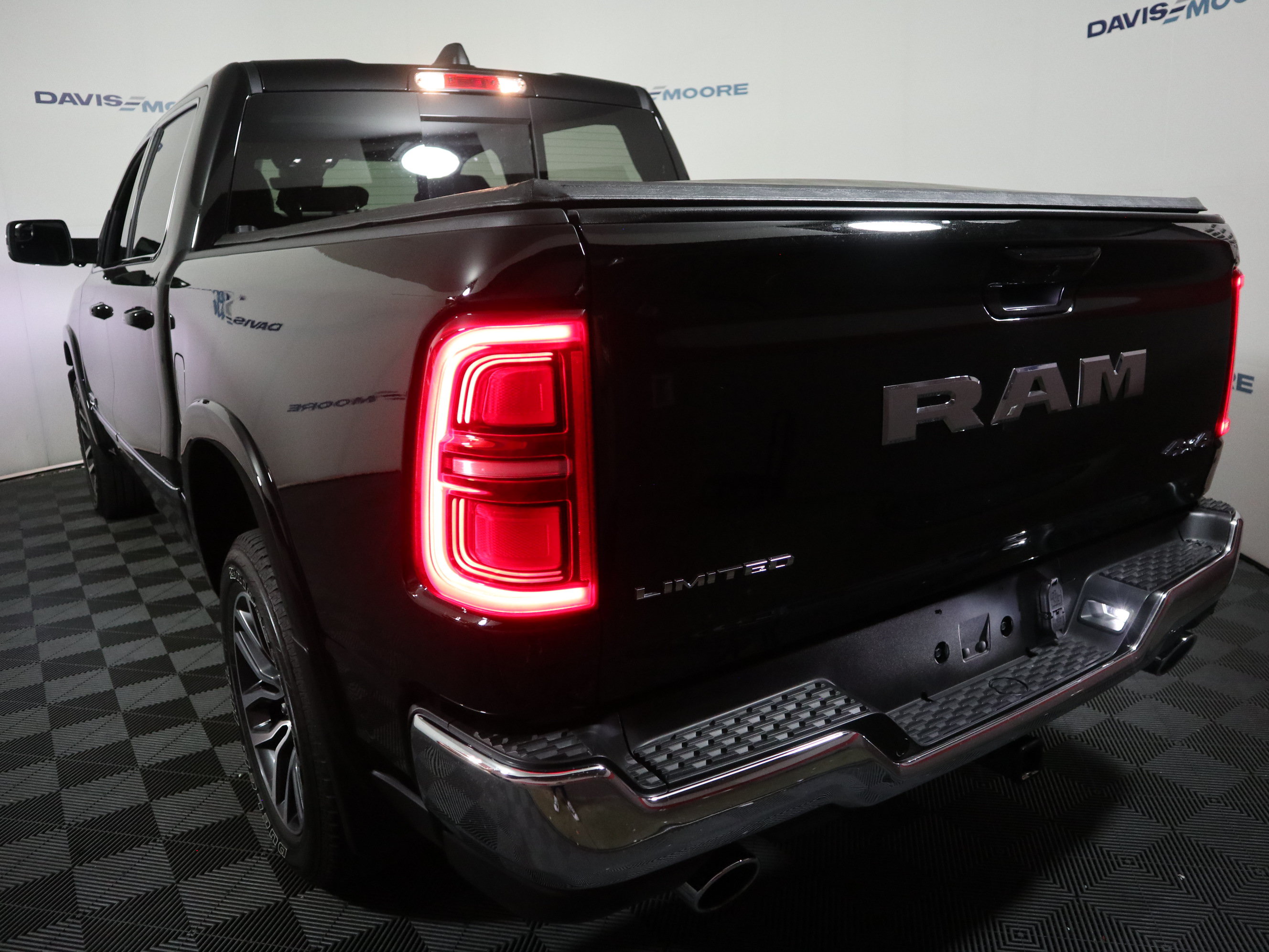 Used 2026 RAM 1500 Limited w/ Bed Utility Group AWD/4WD image 9