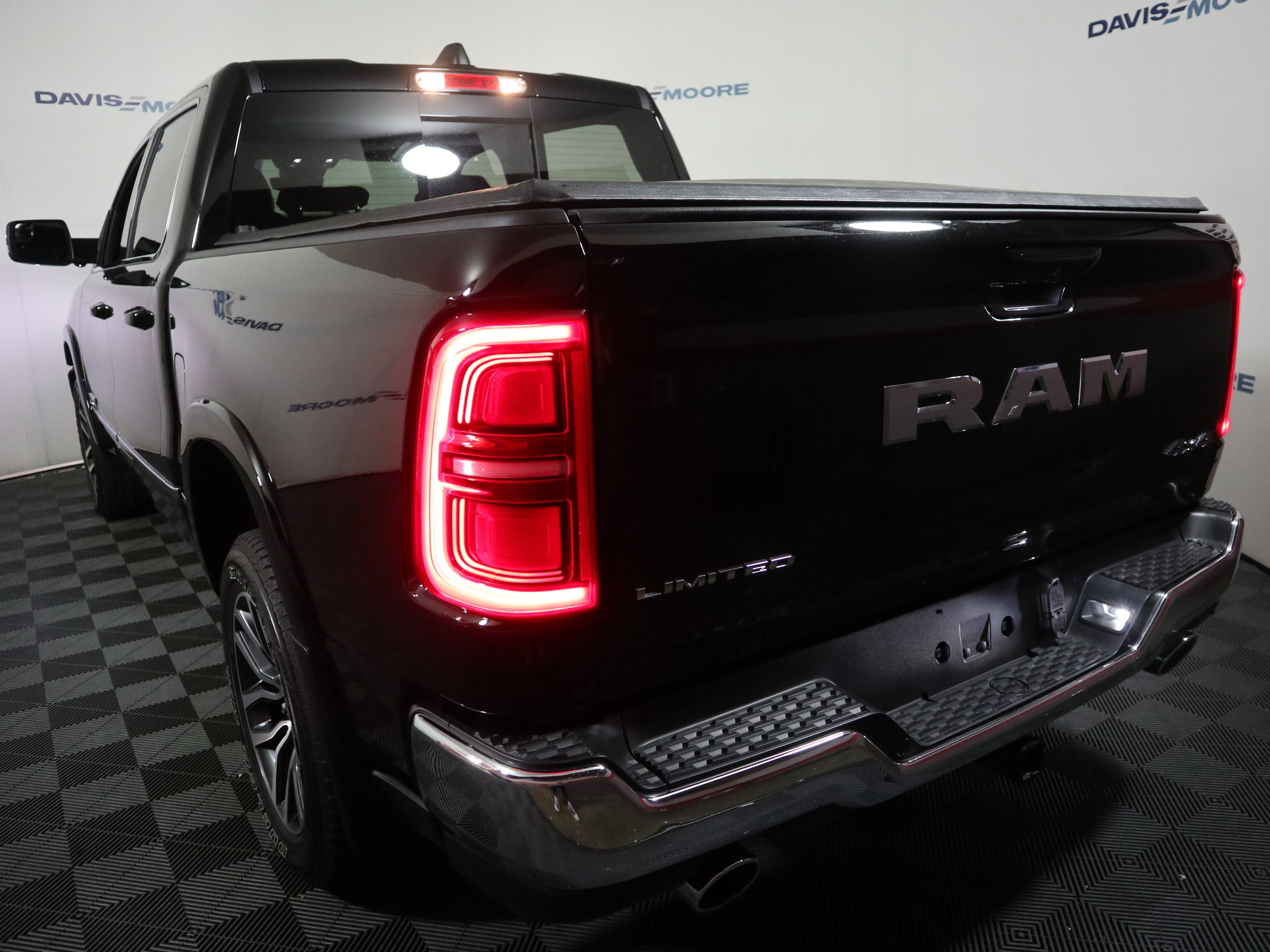 Used 2026 RAM 1500 Limited w/ Bed Utility Group AWD/4WD image 9