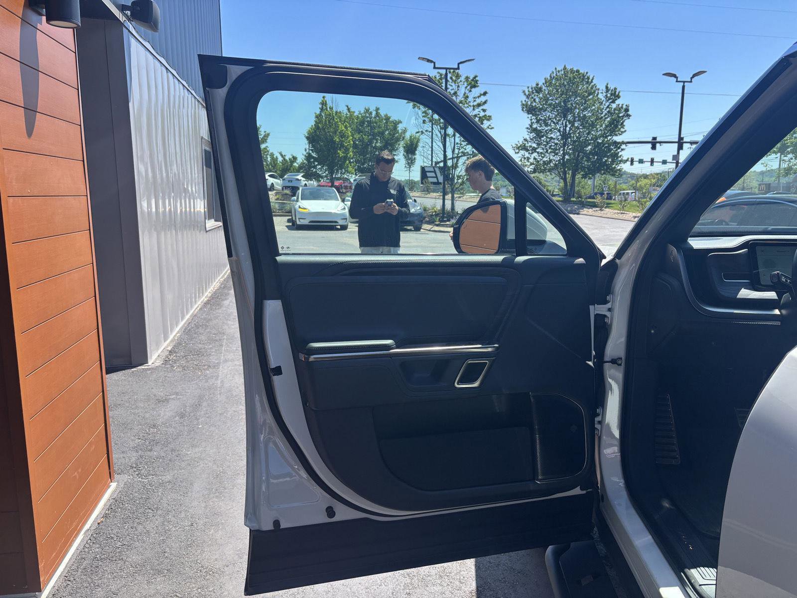 Used 2023 Rivian R1S Adventure AWD/4WD image 15