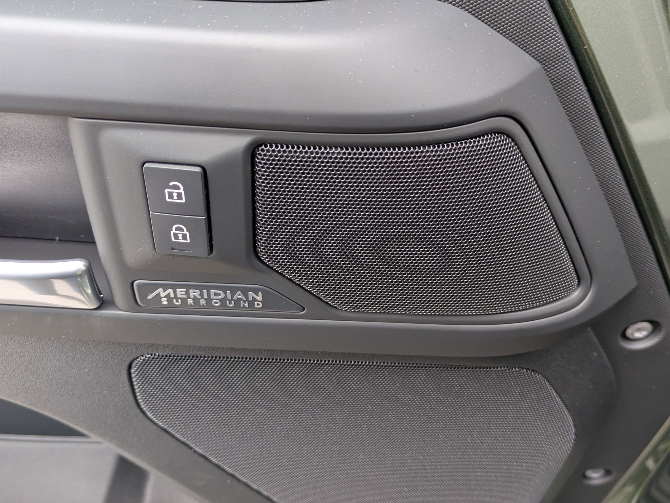 New 2026 Land Rover Defender 110 X-Dynamic SE image 23