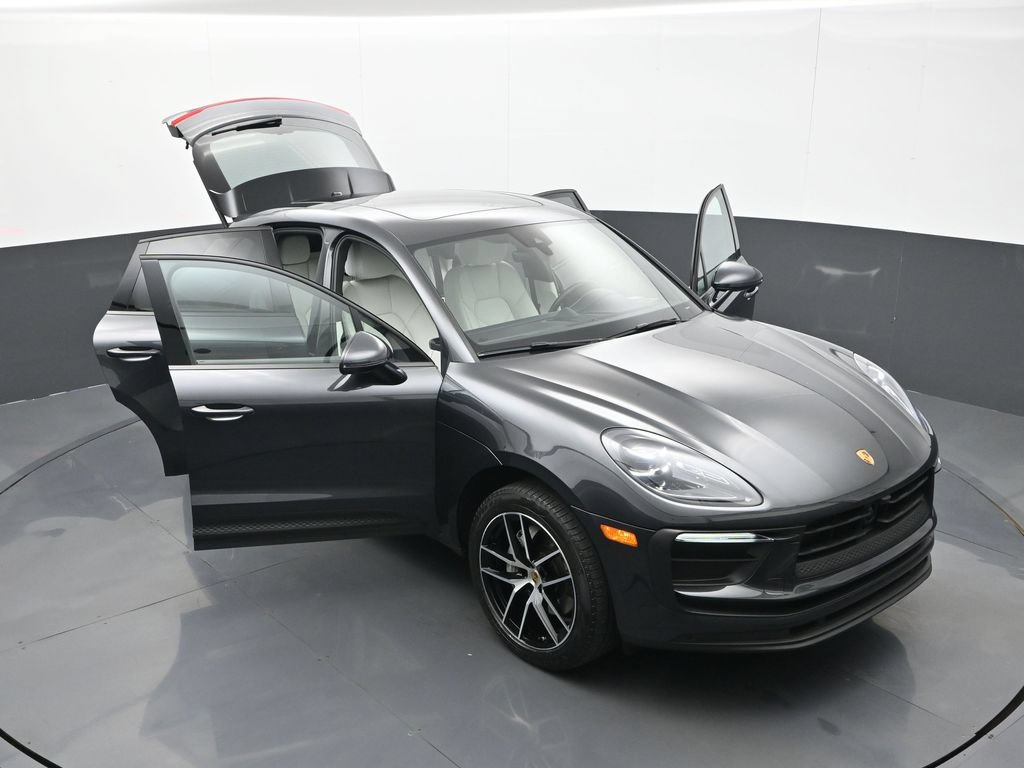 Certified 2023 Porsche Macan AWD/4WD image 32