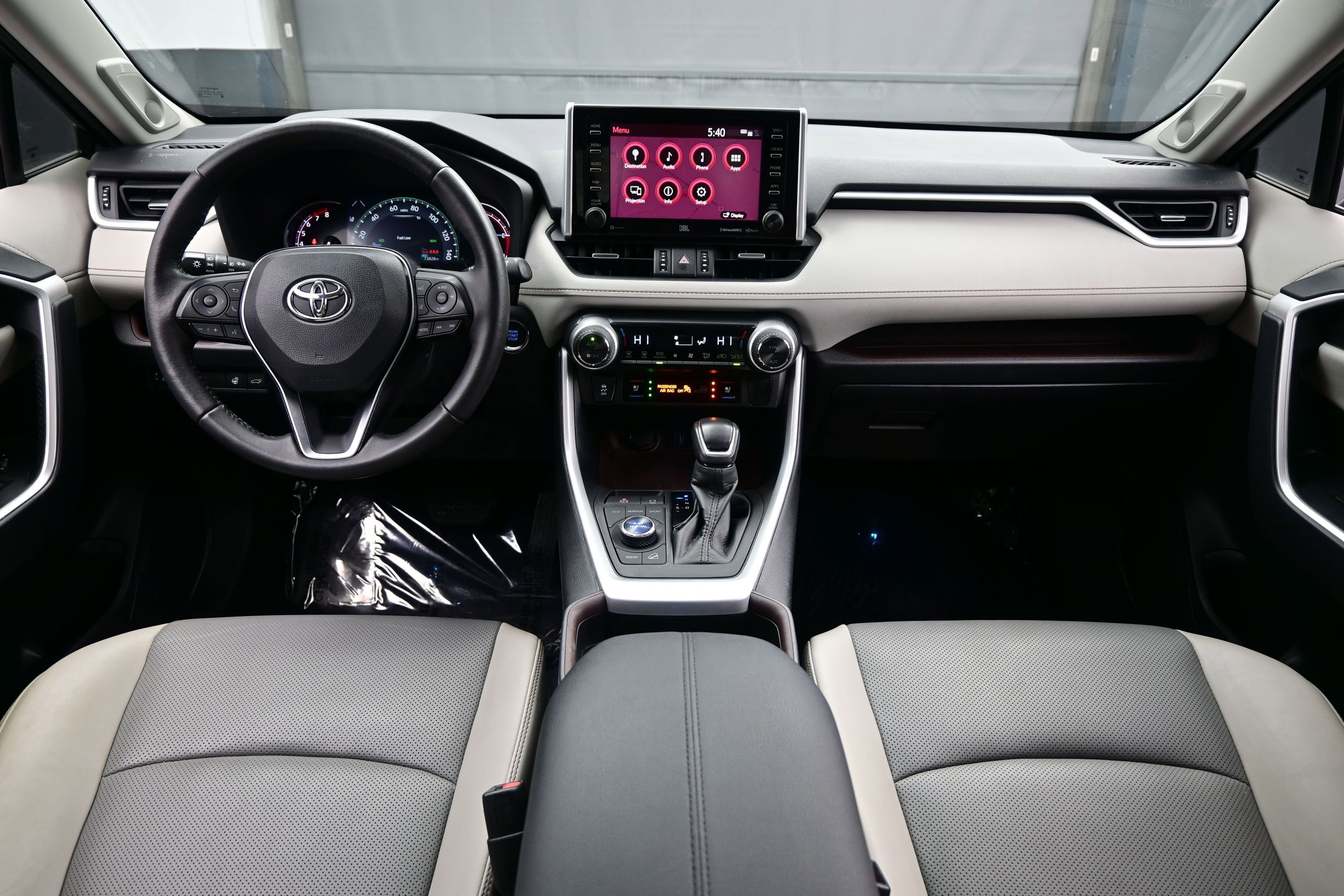Used 2021 Toyota RAV4 Limited w/ Limited Grade Weather Package AWD/4WD image 17