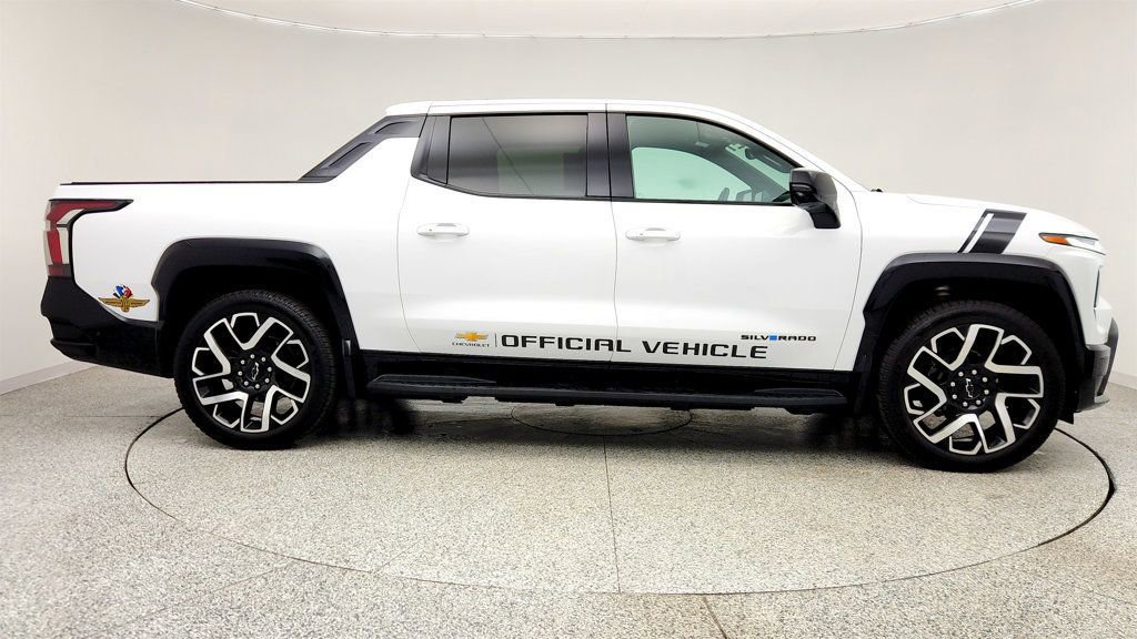 Used 2025 Chevrolet Silverado EV RST AWD/4WD image 4