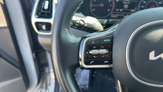 Certified 2022 Kia Sorento SX FWD image 35