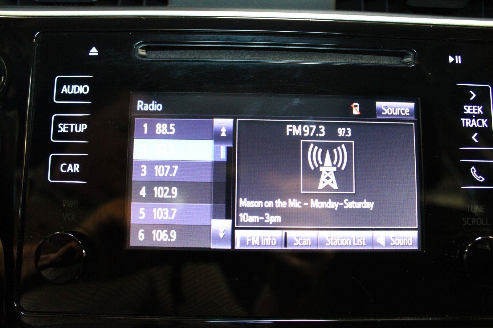 Used 2018 Toyota Corolla LE FWD image 22