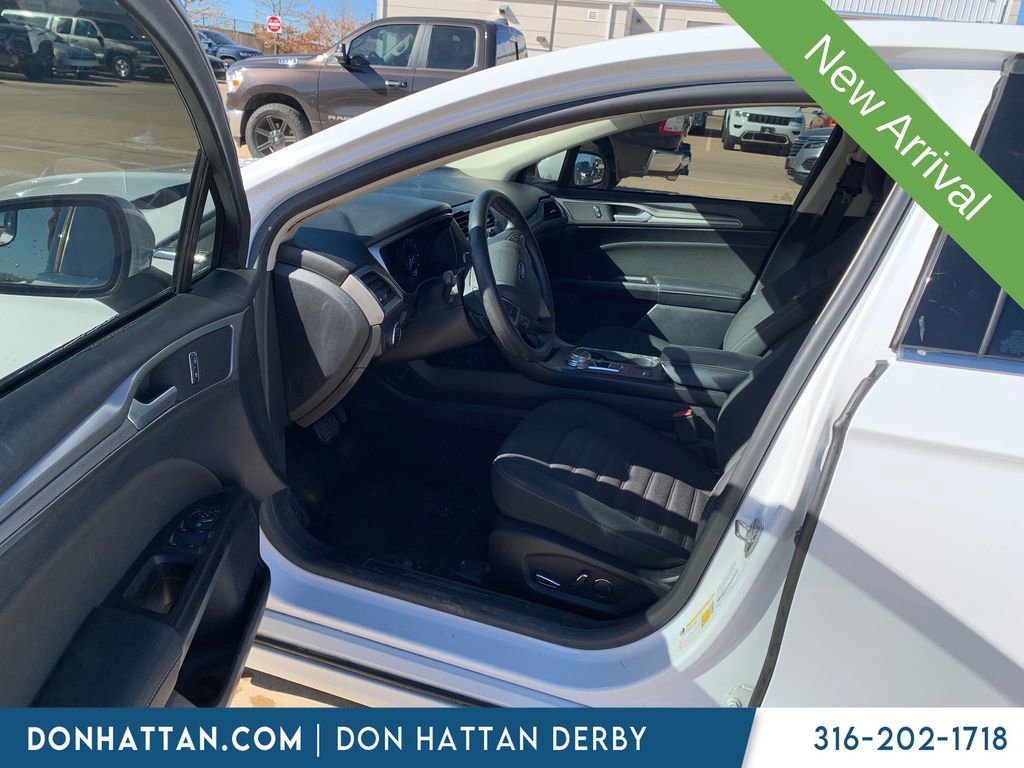 Used 2017 Ford Fusion SE image 9