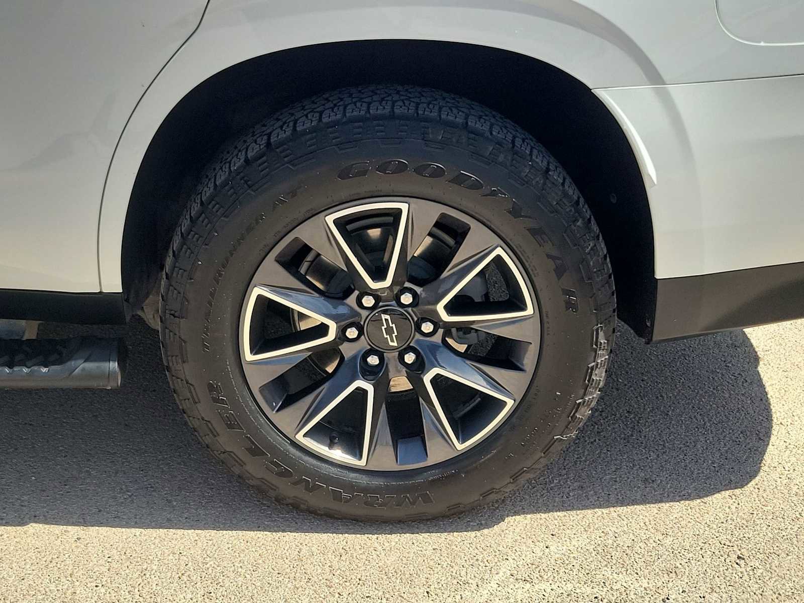 Used 2021 Chevrolet Tahoe Z71 w/ Z71 Off-Road Package image 13