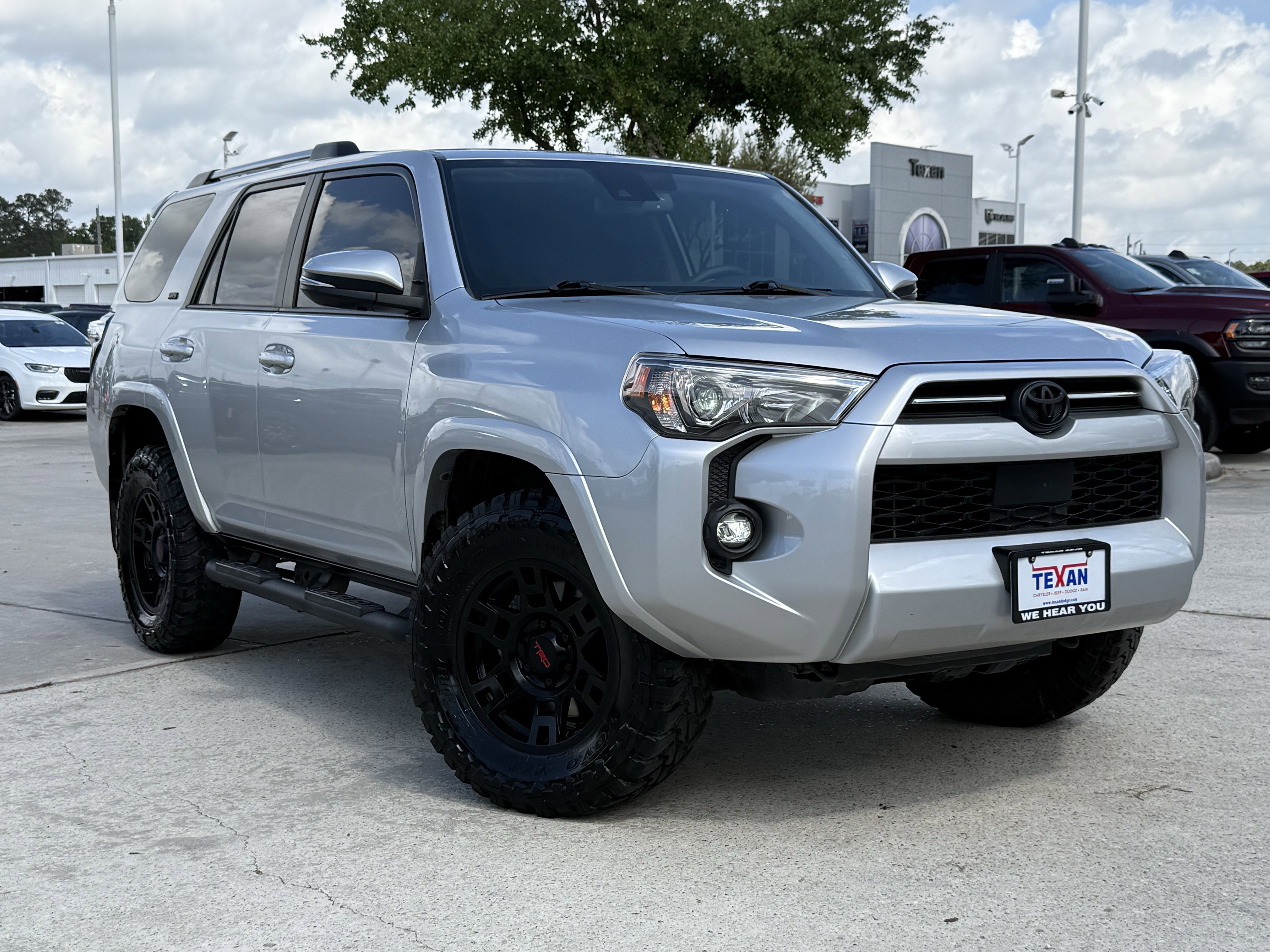 Used 2023 Toyota 4Runner SR5 Premium w/ Moonroof Package AWD/4WD image 2