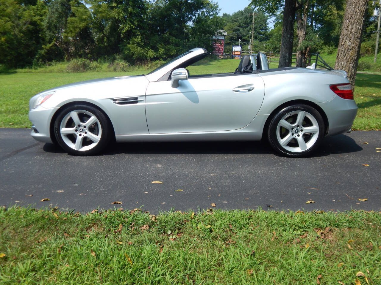 Used 2013 Mercedes-Benz SLK 250 image 2
