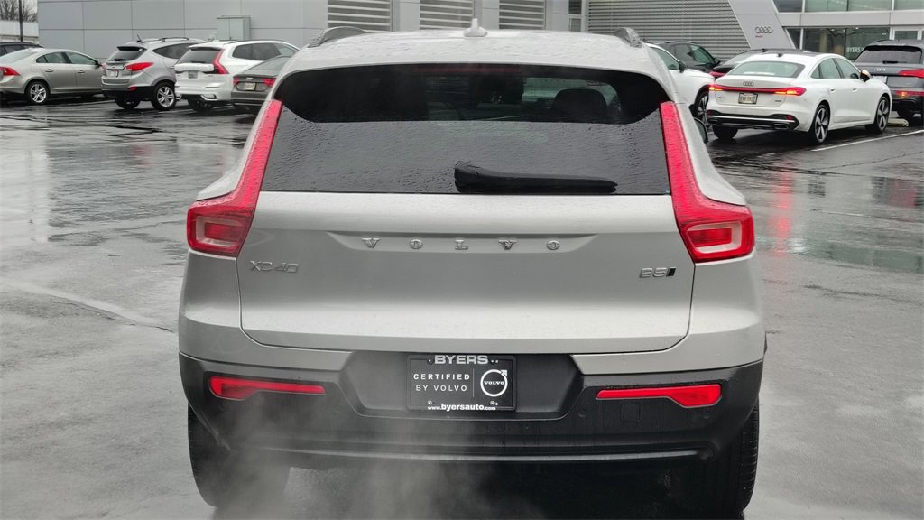 Certified 2025 Volvo XC40 B5 Plus image 28