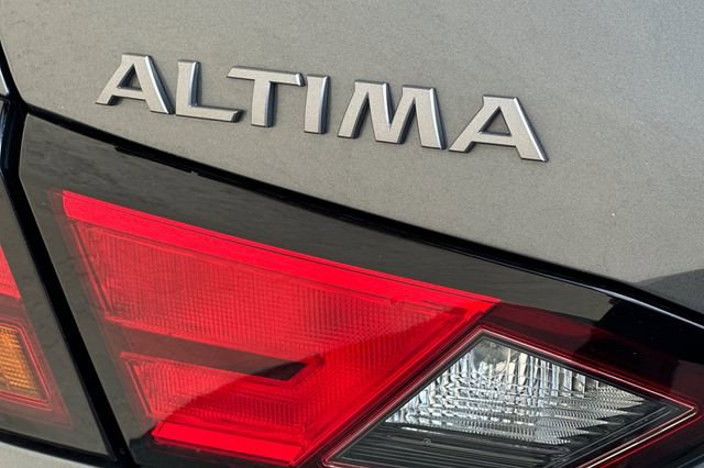 Used 2025 Nissan Altima 2.5 SV FWD image 33