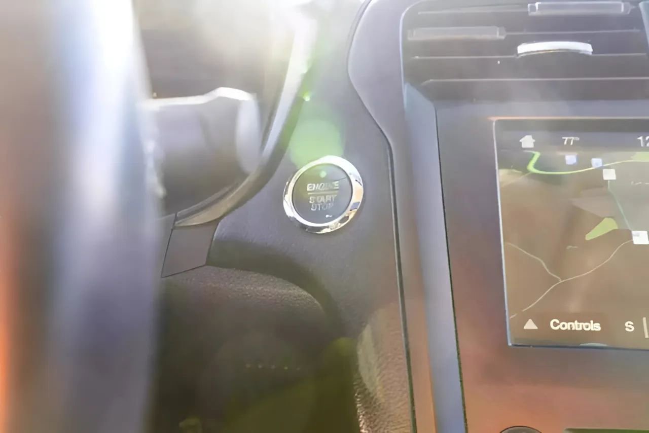 Used 2018 Ford Fusion SE w/ Equipment Group 201A FWD image 18
