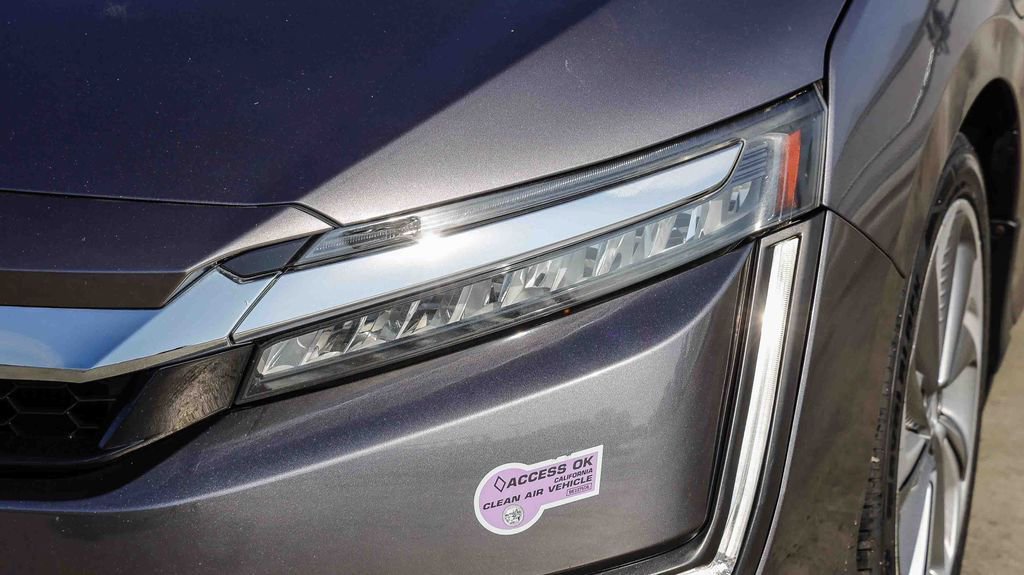 Used 2018 Honda Clarity Touring image 5