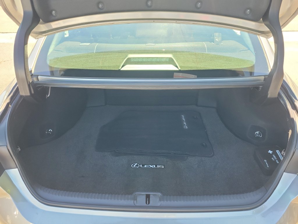 Used 2020 Lexus ES 300h w/ Accessory Package 2 FWD image 11