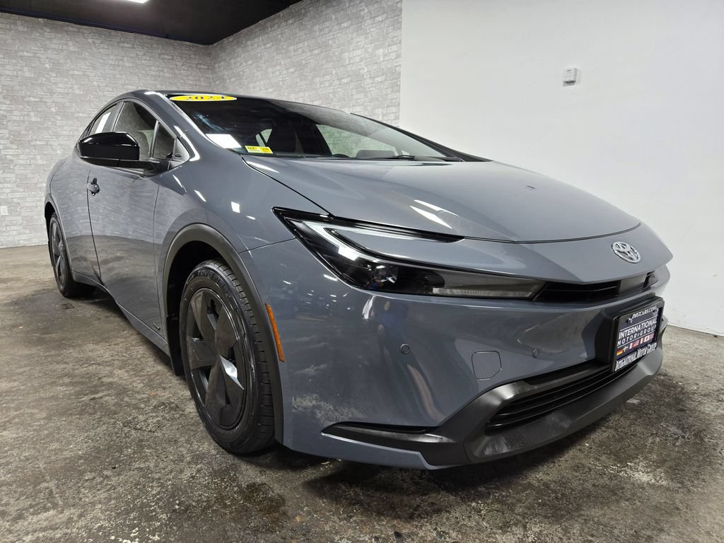 Used 2024 Toyota Prius LE AWD/4WD image 4