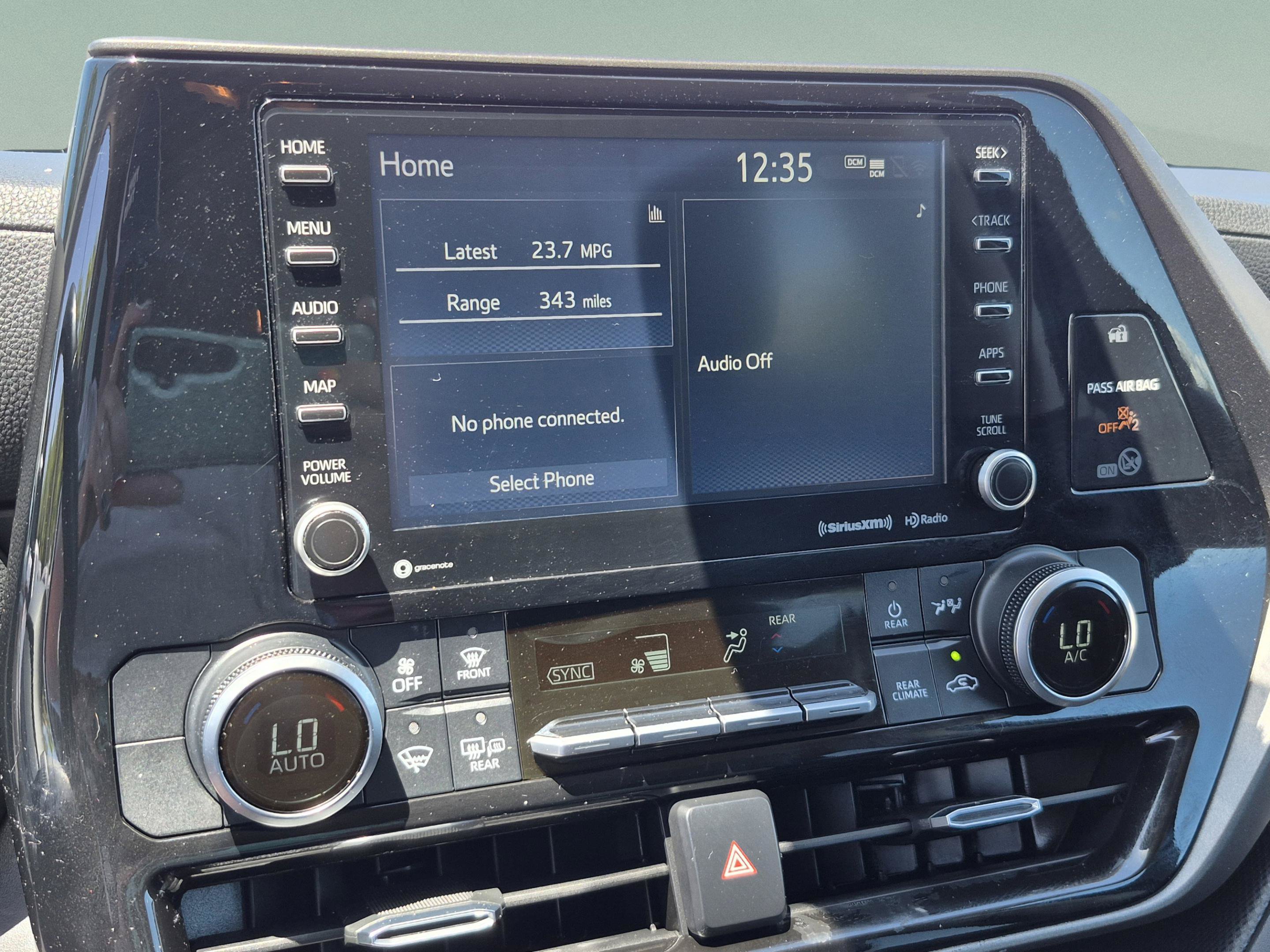 Used 2021 Toyota Highlander LE FWD image 25