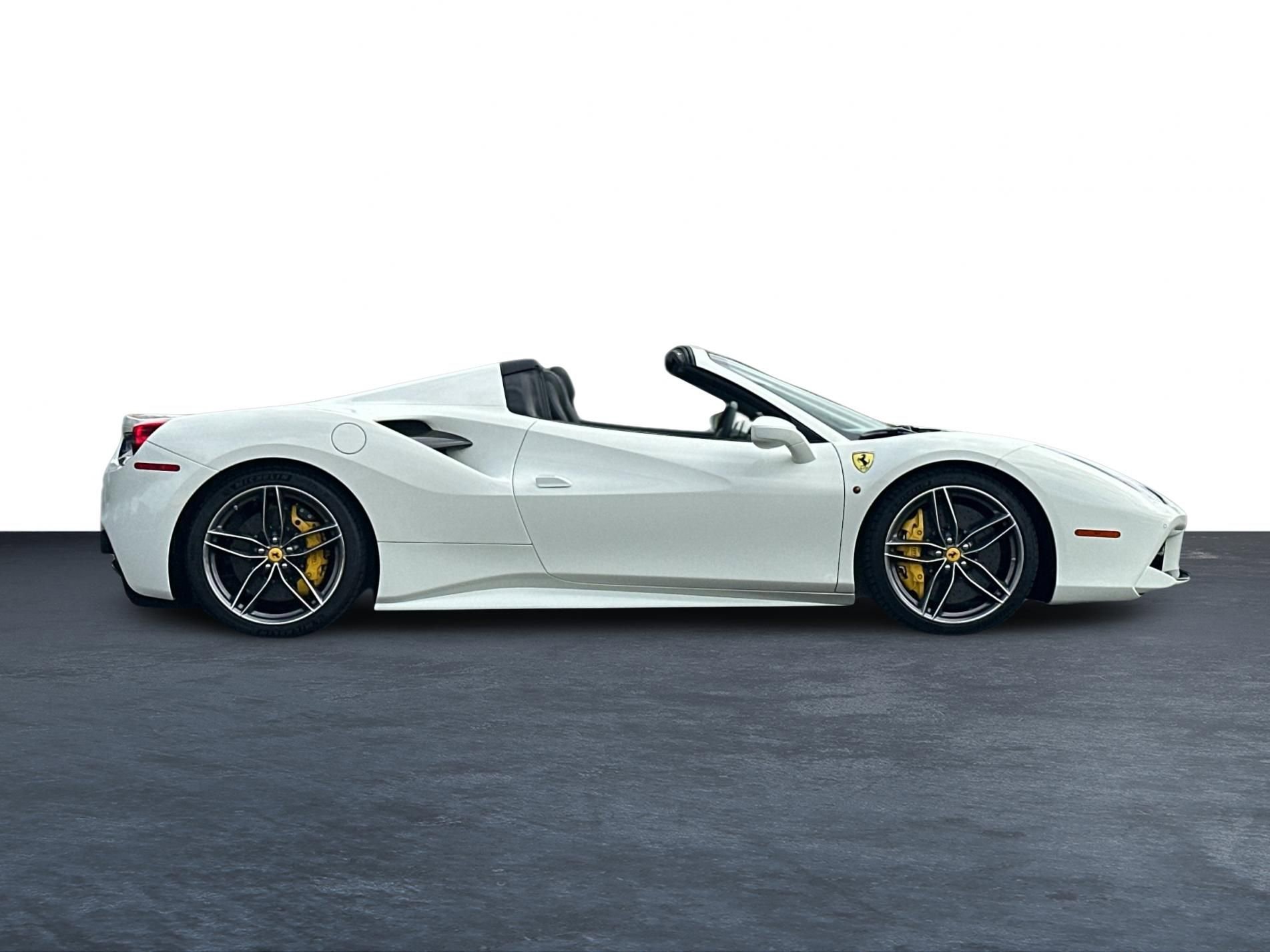 Used 2018 Ferrari 488 Spider image 8
