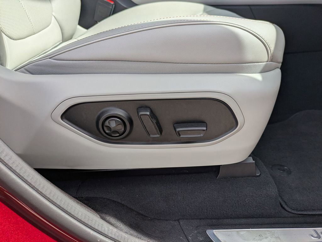 Used 2023 Jeep Grand Cherokee Overland image 37