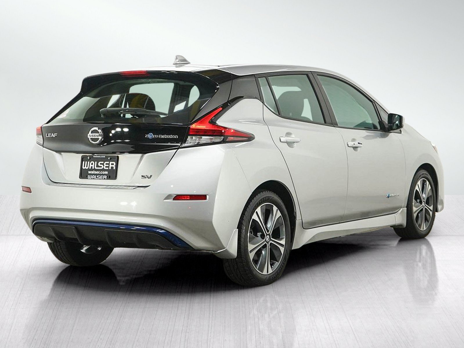 Used 2018 Nissan Leaf SV w/ SV Technology Package FWD image 5