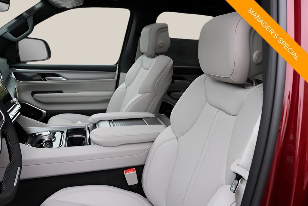 New 2025 Jeep Wagoneer L Series II AWD/4WD image 12