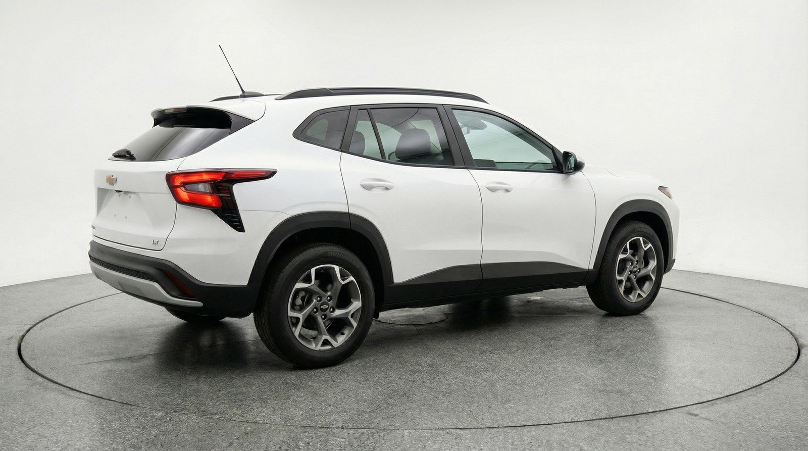 Used 2025 Chevrolet Trax LT image 9