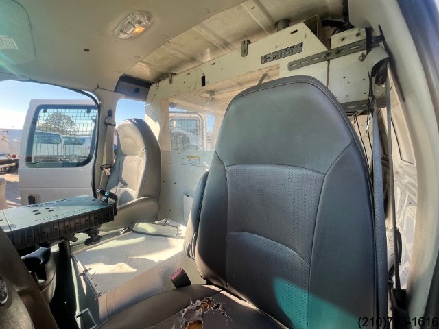 Used 2006 Ford E-350 and Econoline 350 Super Duty RWD image 22