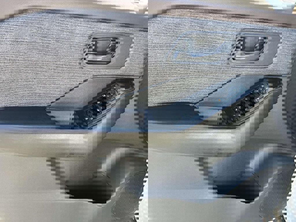 Used 2023 Nissan Rogue S AWD/4WD image 28