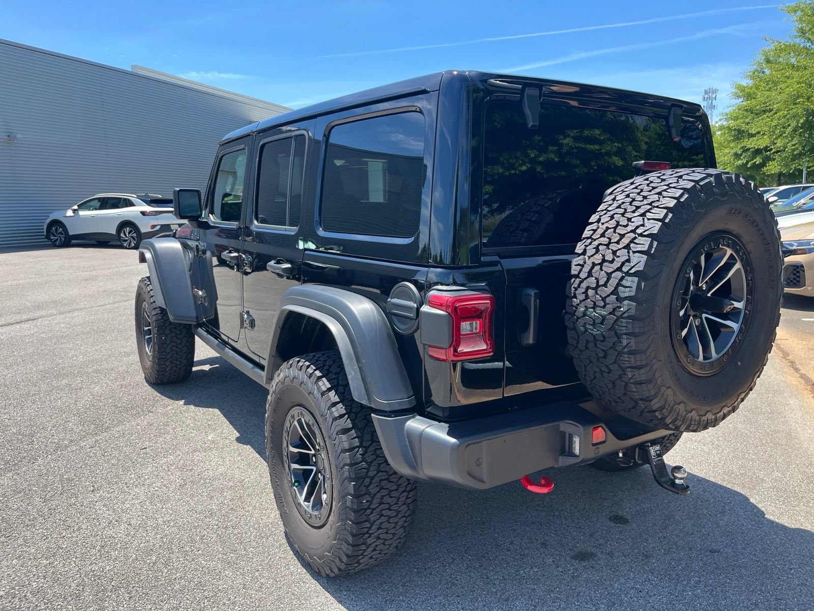 Used 2024 Jeep Wrangler Unlimited Rubicon w/ XTREMEE 35" Tire Package AWD/4WD image 8