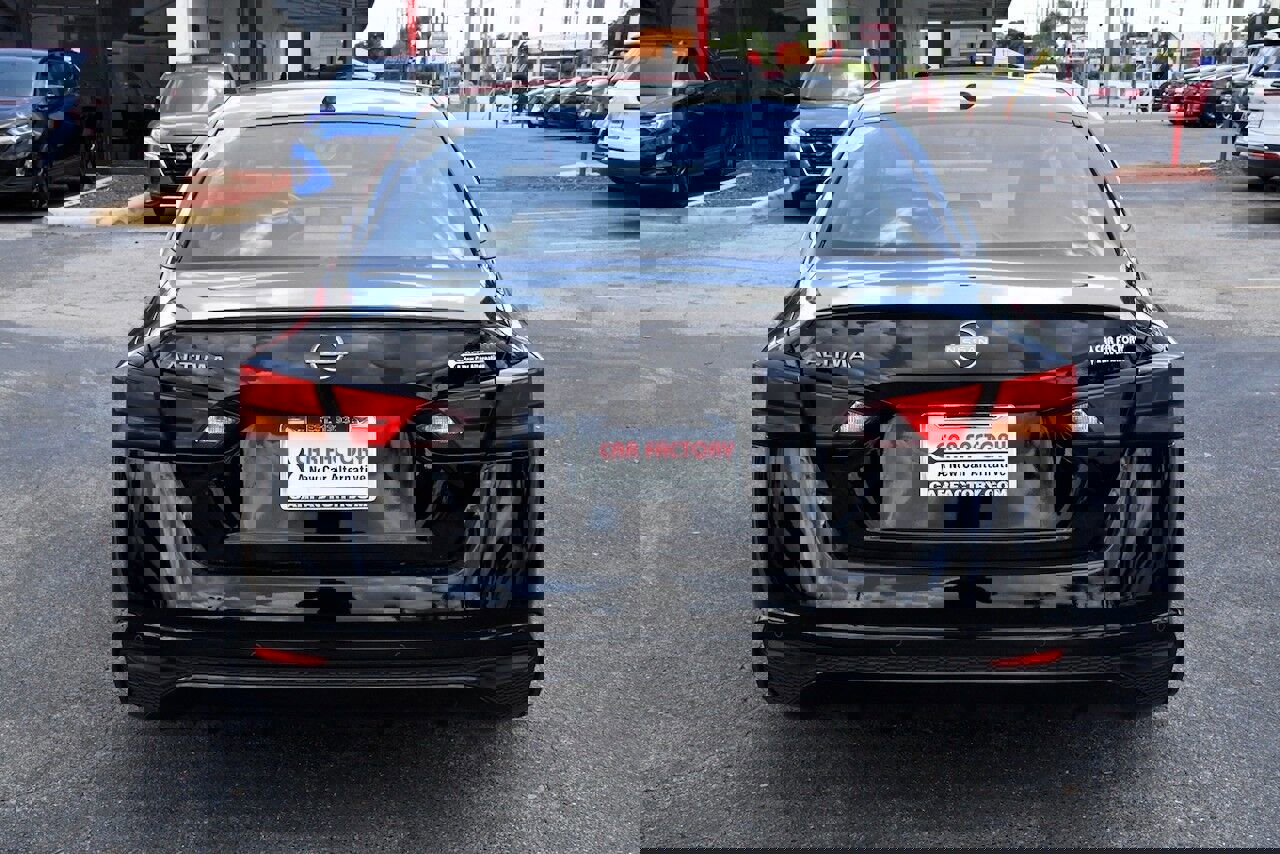 Used 2025 Nissan Altima 2.5 SV image 5