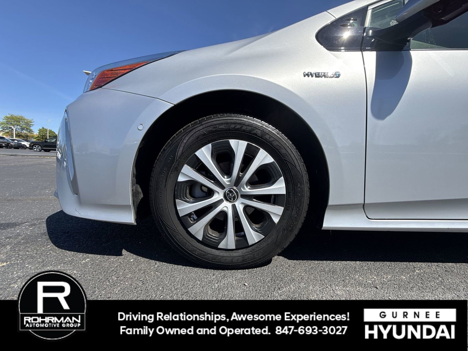 Used 2019 Toyota Prius XLE w/ Carpet Mat Package AWD/4WD image 11