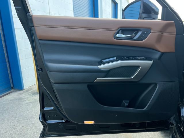 Used 2022 Nissan Pathfinder Platinum w/ Cargo Package image 10