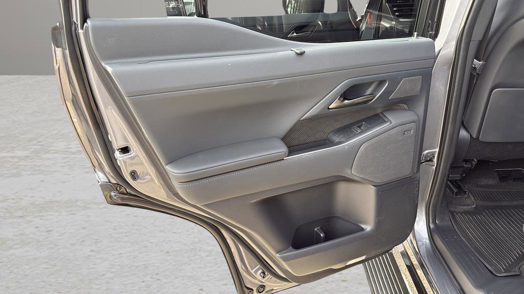 Used 2025 Lexus GX 550 w/ Accessory Package (Z1) image 14