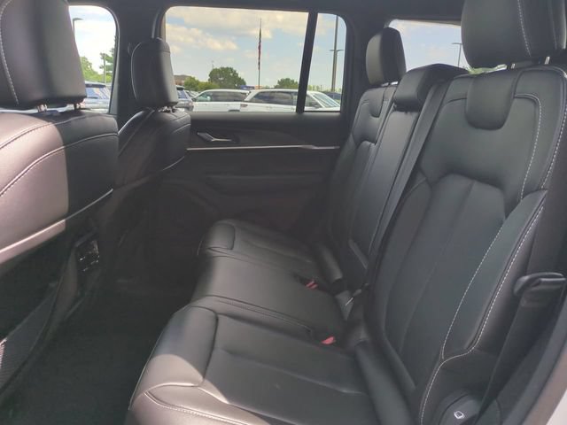 Used 2025 Jeep Grand Cherokee Limited AWD/4WD image 14