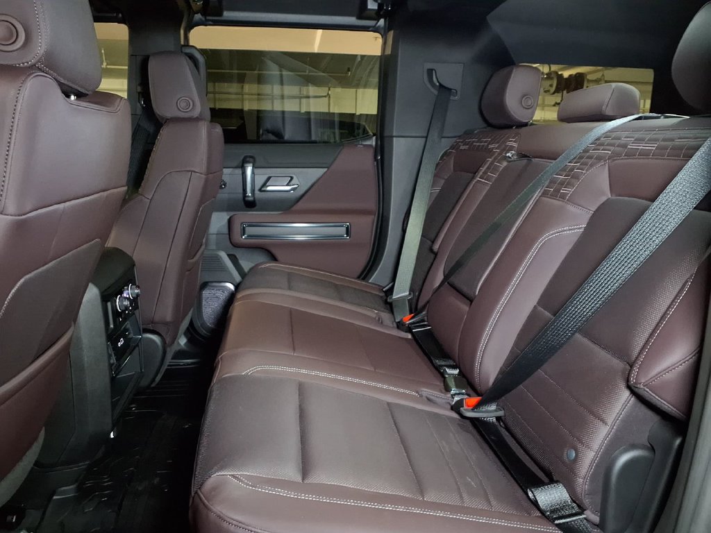 New 2026 GMC Hummer EV SUV w/ LPO, Illumination Package AWD/4WD image 12