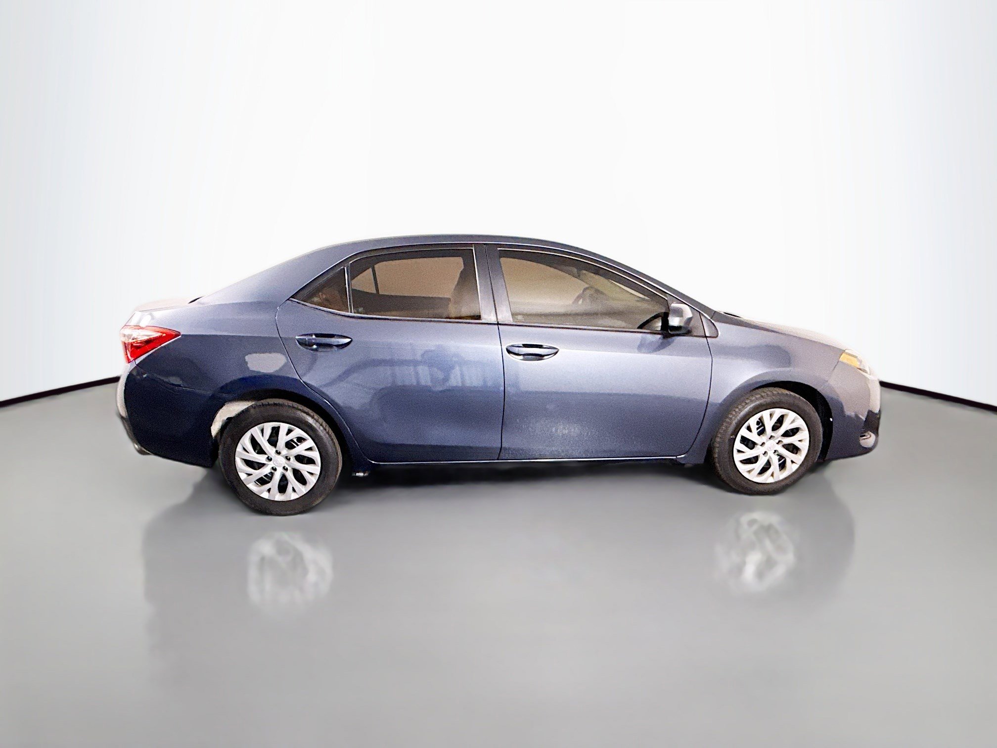 Used 2018 Toyota Corolla LE FWD image 11