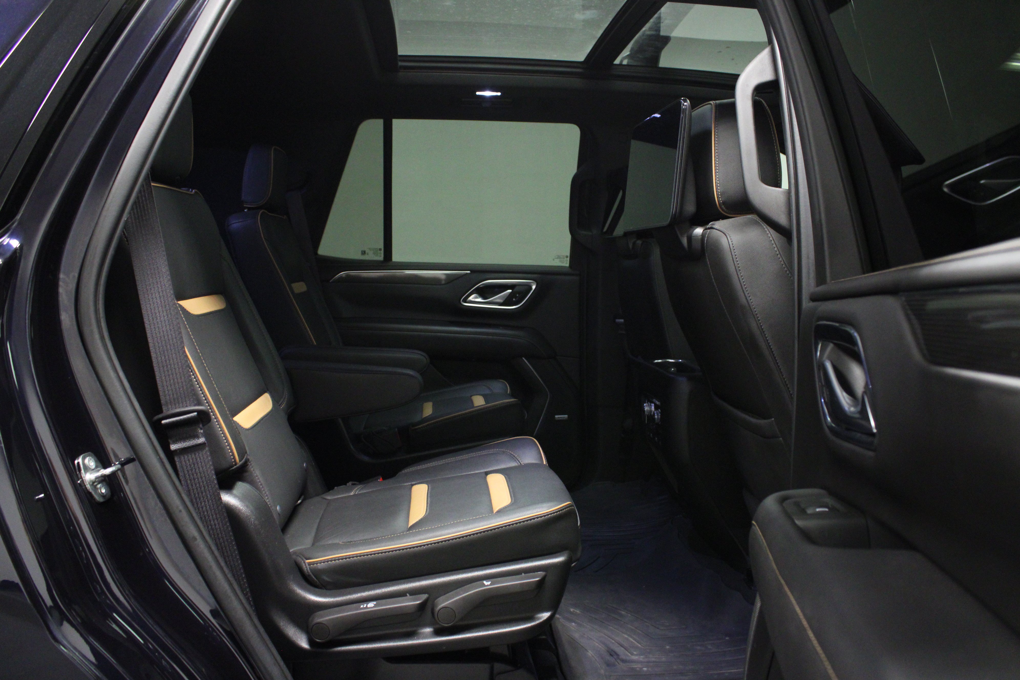 Used 2022 GMC Yukon AT4 w/ AT4 Premium Package AWD/4WD image 17