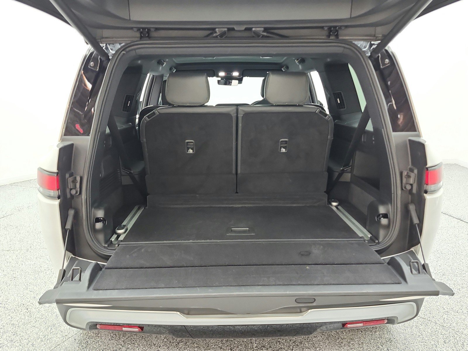 Used 2025 Rivian R1S Adventure AWD/4WD image 18