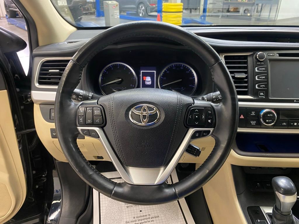 Used 2019 Toyota Highlander Limited Platinum image 25