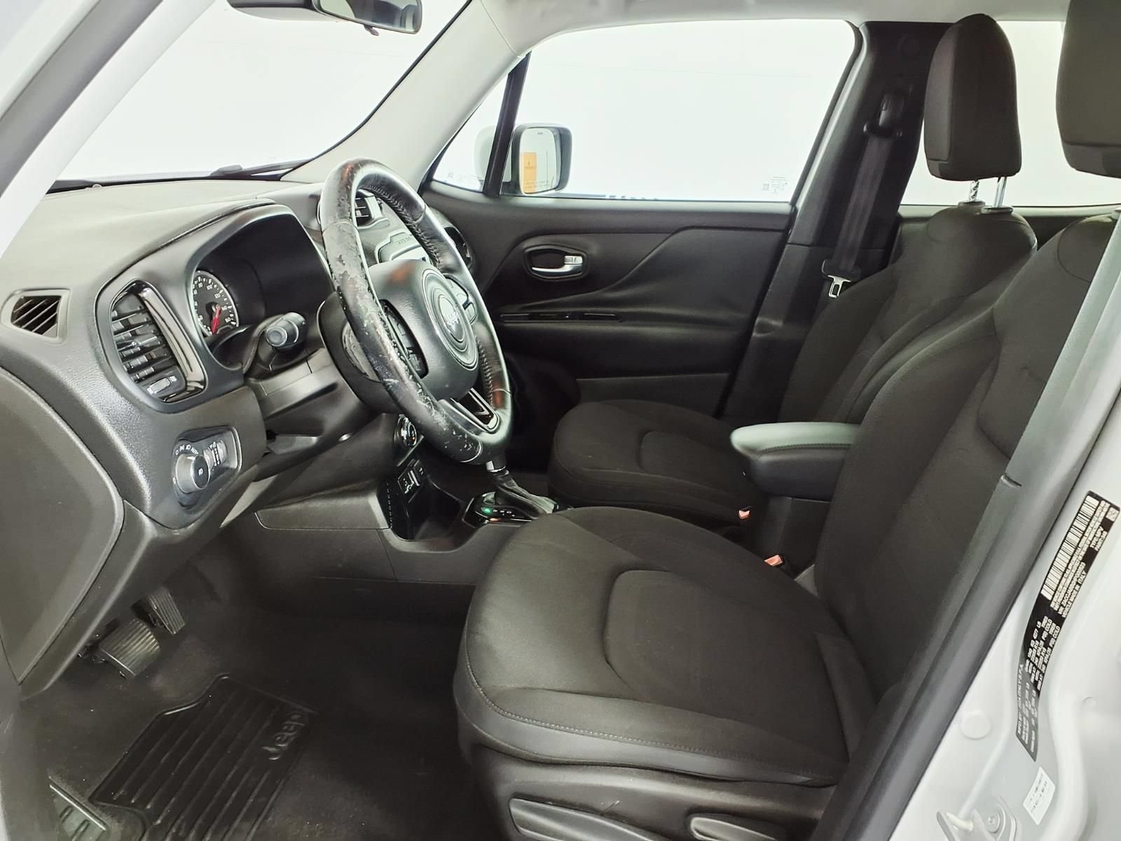 Used 2017 Jeep Renegade Altitude FWD image 12