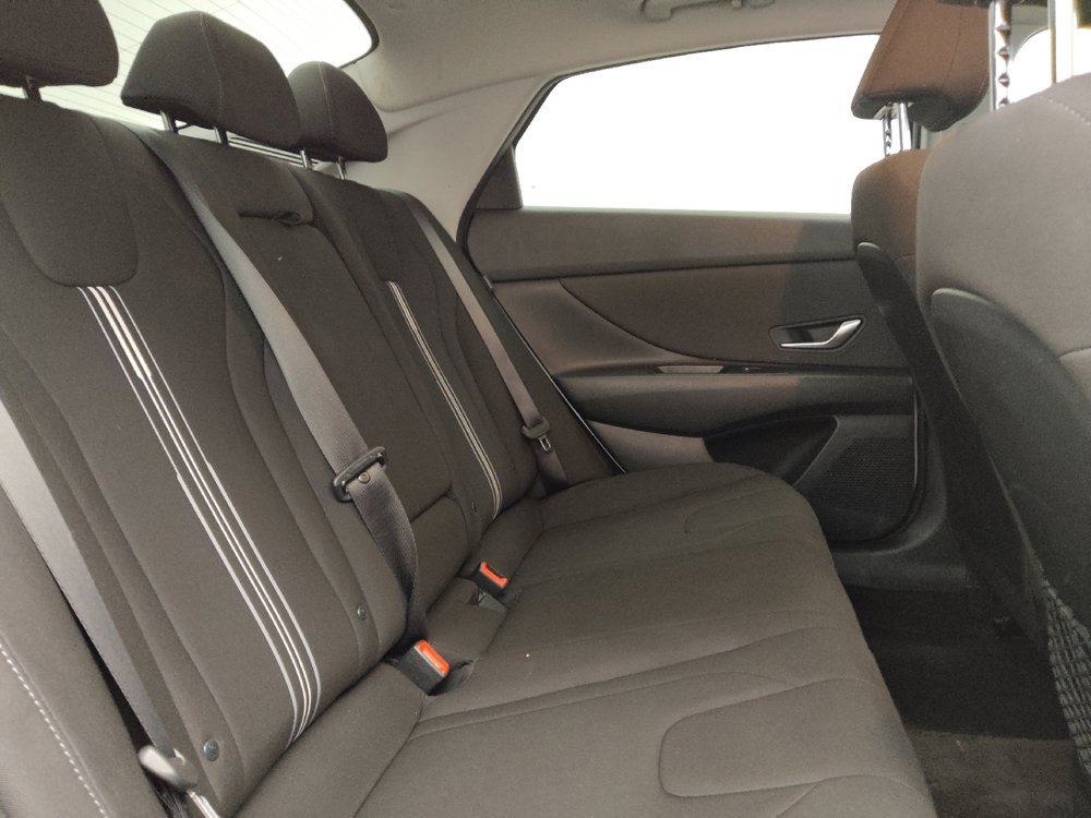 Used 2025 Hyundai Elantra SEL FWD image 19