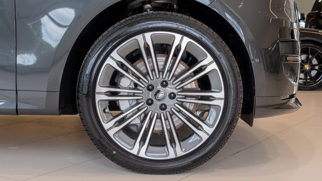 New 2025 Land Rover Range Rover Sport Dynamic SE image 9